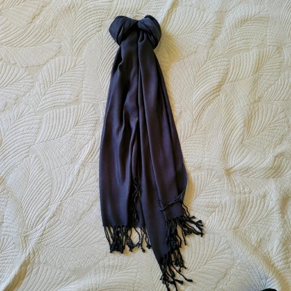 Womens H&M Black Gray Soft Cozy Fringe Scarf Wrap